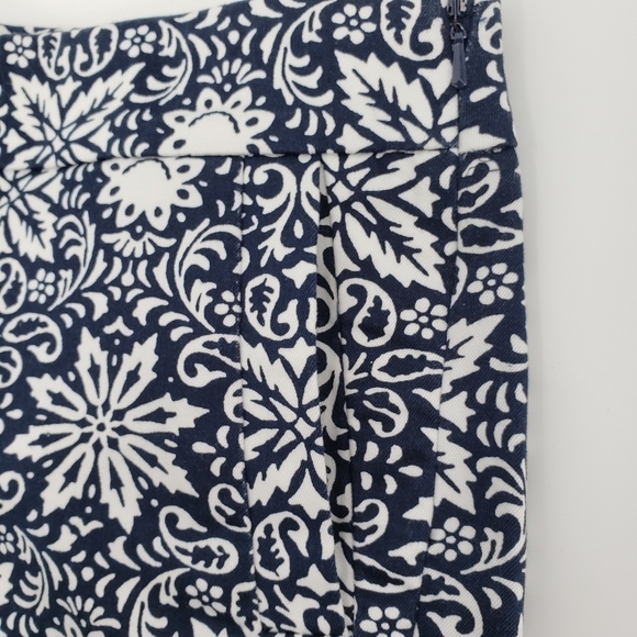 j. Crew Factory Black and White Floral Printed Shorts - Picture 3 of 8